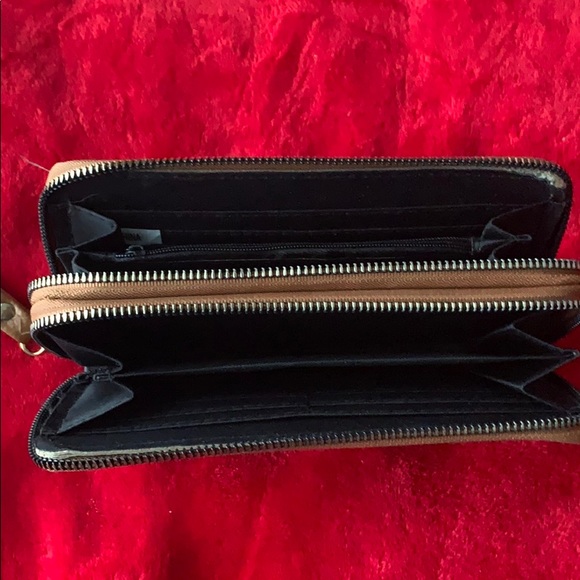 Beverly Hills Wallet - Picture 3 of 4